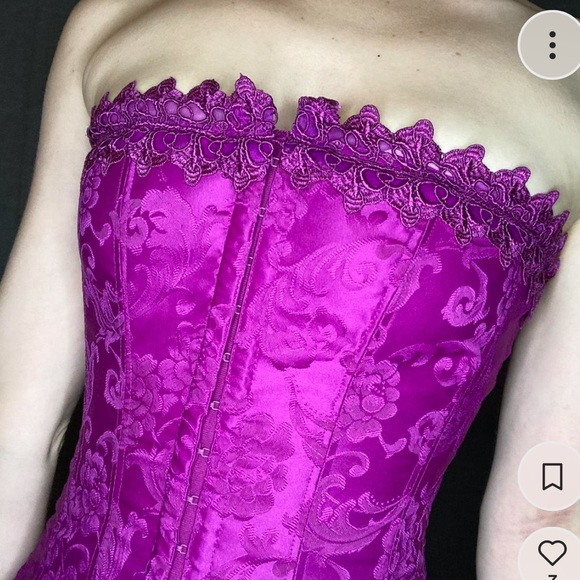 Corset- super flattering- size 32 - Picture 4 of 4